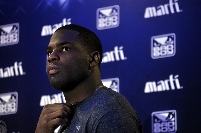 他的离场迫 他的离场迫